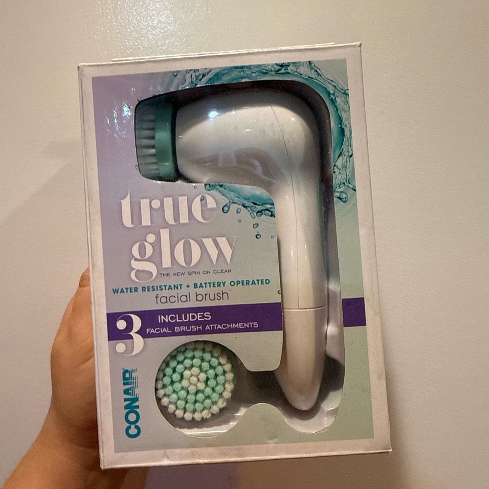 True Glow Conair Facial Brush - White and Green